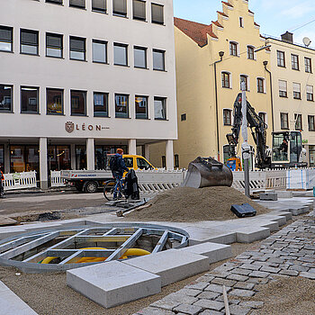 Obere Hauptstraße: Pflastern und Vorbereitung für die Baumpflanzungen. (Foto: Stadt Freising)