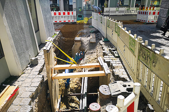 Bauarbeiten der Freisinger Stadtwerke in der Ziegelgasse / Ecke Obere Hauptstraße. (Foto: Stadt Freising)