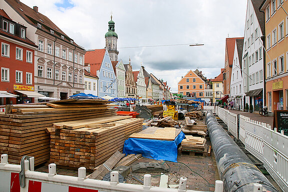 Der hier noch eingezäunte Bereich zeigt etwa den vierten Bauabschnitt, der ab 12. Juli 2021 gestartet werden soll. (Foto: Stadt Freising)