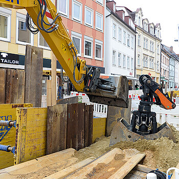 Bitte versuchen Sie, einen Abstand von 1,50 Metern einzuhalten - dabei hilft das Rechtsgehgebot. (Foto: Stadt Freising)