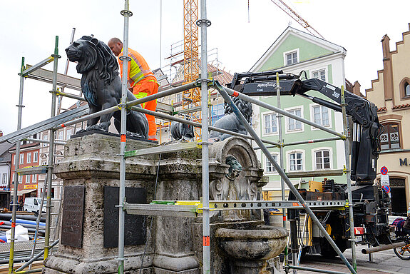 Das eingerüstete Denkmal. (Foto: Stadt Freising)