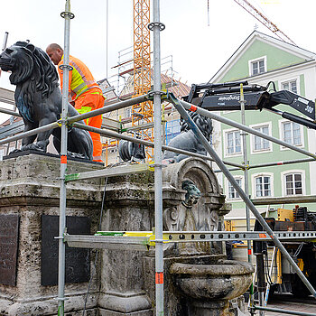 Das eingerüstete Denkmal. (Foto: Stadt Freising)