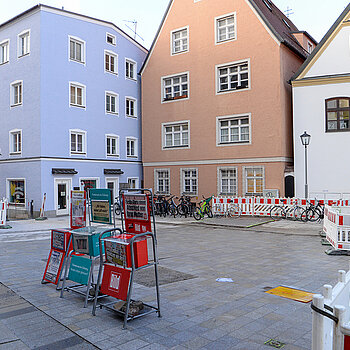 Der Platz am Roider-Jackl-Brunnen ist schon gepflastert. (Foto: Stadt Freising)