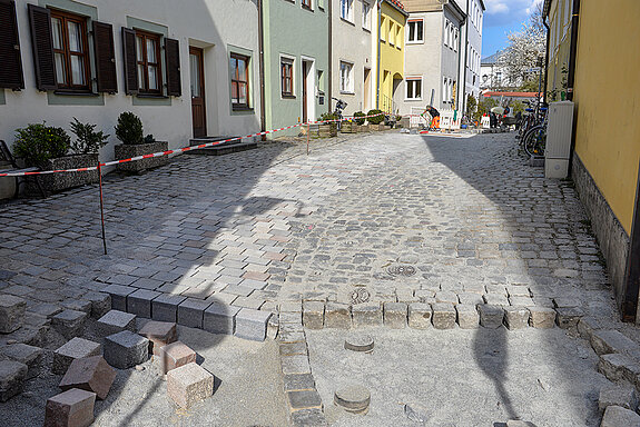 Bauarbeiten im Mittleren Graben für ein begehfreundliches Pflaster. (Foto: Stadt Freising)