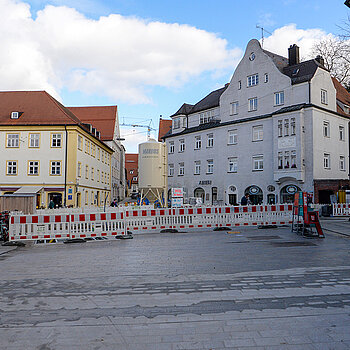 Der Platz am Roider-Jackl-Brunnen ist schon gepflastert. (Foto: Stadt Freising)