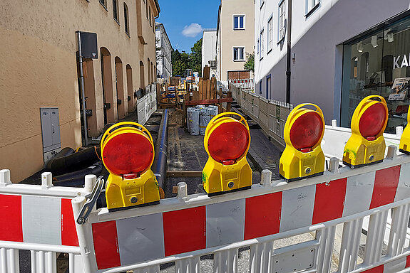 Im Bereich Untere Hauptstraße wurden die Arbeiten für das neue Wärmenetz in der Amtsgerichtsgasse aufgenommen. Unser Bild ist am 04. September 2021 entstanden. (Foto: Stadt Freising)