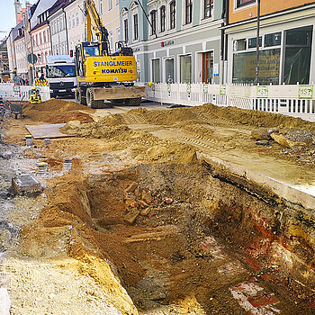 Eindrücke von der Baumaßnahme der Freisinger Stadtwerke in der Oberen Hauptstraße. (Foto: Stadt Freising)