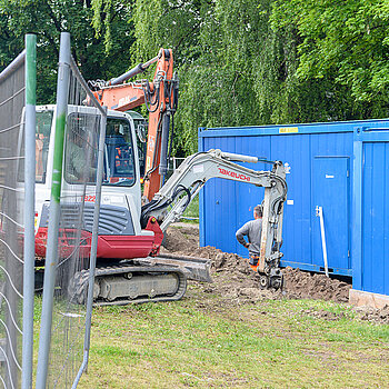 Vorbereitung für die Moosach-Öffnung: Baustelleneinrichtung an der Johannisstraße. (Foto: Stadt Freising)