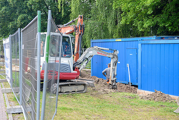 Vorbereitung für die Moosach-Öffnung: Baustelleneinrichtung an der Johannisstraße. (Foto: Stadt Freising)