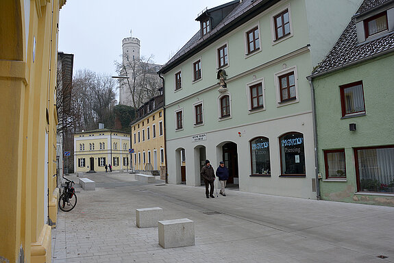 Eröffnung des ersten Abschnitt der Innenstadt-Neugestaltung mit einem niveaugleichen Ausbau in der Heiliggeistgasse kurz vor Weihnachten 2016. (Foto: Stadt Freising)