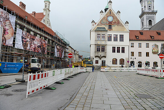 Mit Barken ist am Marienplatz eine Wendemöglichkeit für den absolut notwendigen Anlieger- und Lieferverkehr entstanden. (Foto: Stadt Freising)