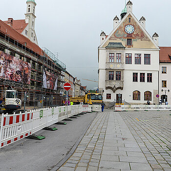 Mit Barken ist am Marienplatz eine Wendemöglichkeit für den absolut notwendigen Anlieger- und Lieferverkehr entstanden. (Foto: Stadt Freising)