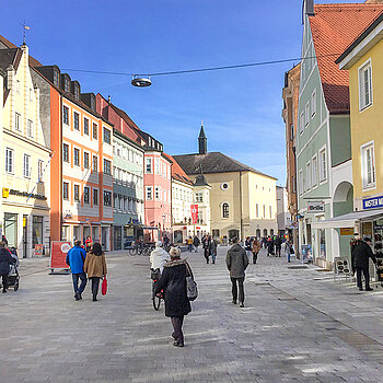 Blick auf den umgestalteten Abschnitt in der Unteren Hauptstraße. (Foto: Stadt Freising)