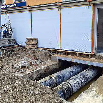 Mittlerweile sind bereits die Rohre für die Umleitung des Moosachwassers bei Hochwasser eingebracht. (Foto: Stadt Freising)
