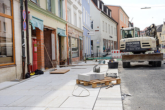 Pflasterarbeiten in der Unteren Hauptstraße zwischen Weizen- und Amtsgerichtsgasse. (Foto: Stadt Freising)