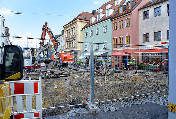 Baubeginn für die Sanierung der Moosach an der Einmündung zur Sackgasse. (Foto: Stadt Freising)