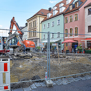 Baubeginn für die Sanierung der Moosach an der Einmündung zur Sackgasse. (Foto: Stadt Freising)