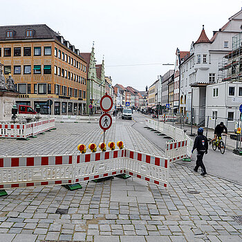 Für den Fuß- und Radverkehr ist zwischen Marienplatz und Asamgebäude ein Weg ausgewiesen. (Foto: Stadt Freising)