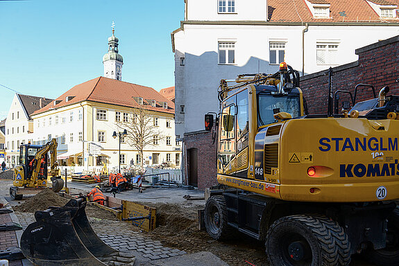 Bauarbeiten für die Verlegung des neuen Wärmenetzes in der Bahnhofstraße Freising. (Foto: Stadt Freising)