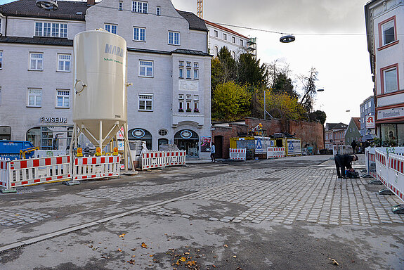 Bahnhofstraße Freising - noch sind die Pflasterarbeiten ganz offensichtlich noch nicht abgeschlossen. (Foto: Stadt Freising)